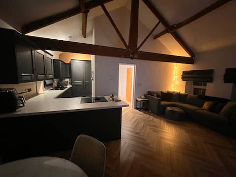 Top Airbnb: Riverside Apartment nr Peak District | Stylish 2BR in South Yorkshire