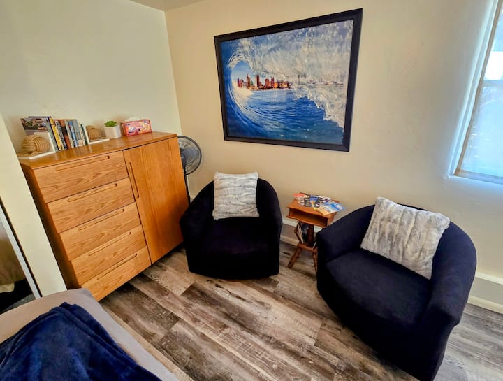 Charming Peninsula Quarters - San Diego, CA