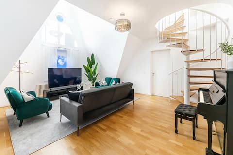 Erfolgreiche Airbnb-Immobilie: 130 m² Duplex Penthouse Rooftop Terrace in Mitte