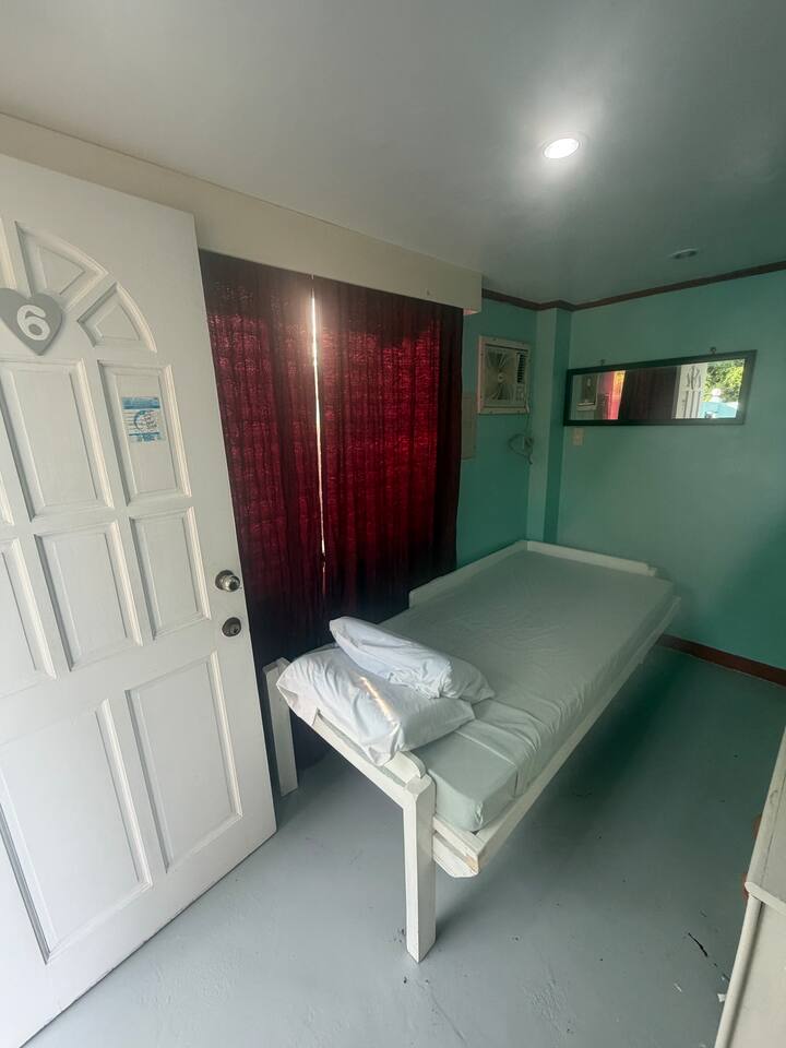 2 Single Beds With Bathroom - San Remigio