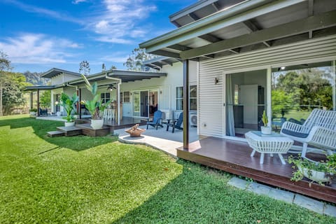 Creekside Home near Waterfalls