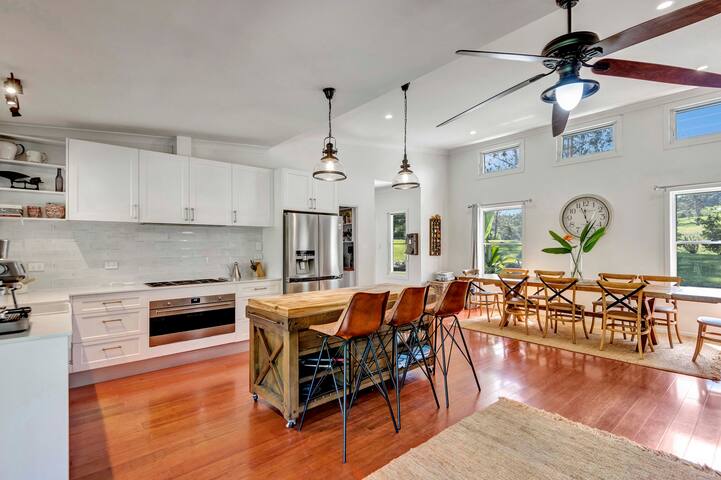 Lumeah by the Creek – HIRE ALL! gallery image 5