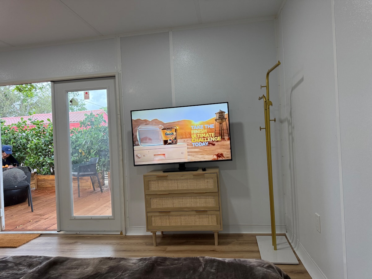 Top Airbnb: Oasis in Miami Guest House in Belle Meade West