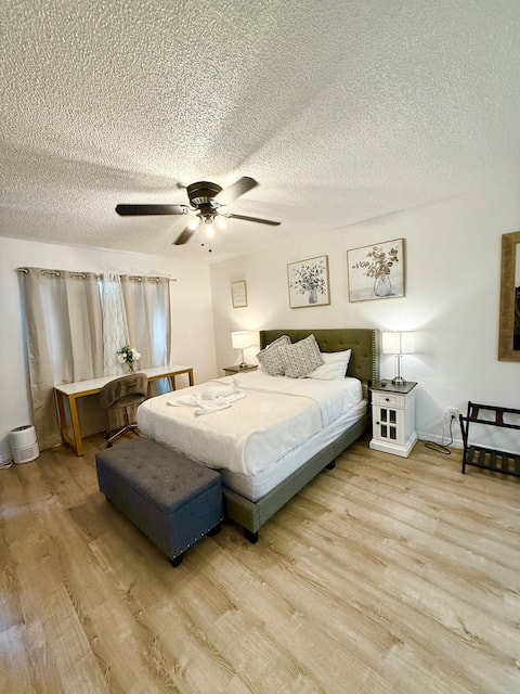 Spacious Orlando APT w/ Jacuzzi Near Disney Parks!