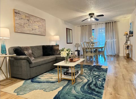 Spacious Orlando APT w/ Jacuzzi Near Disney Parks!