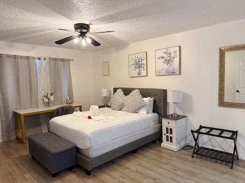 Mins to Disney! Cozy 2BR Condo w/ Private Jacuzzi!