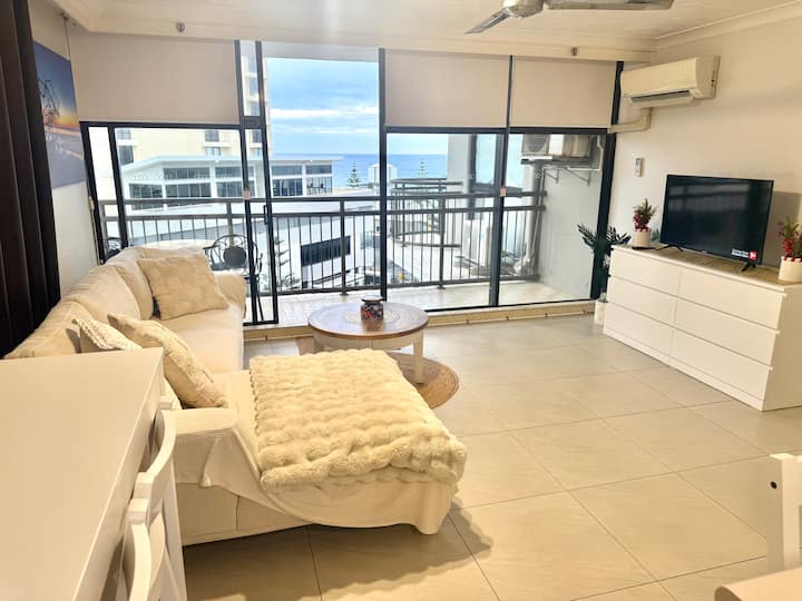 Top Location In Surfers Paradise
1 Min To Beach - Gold Coast