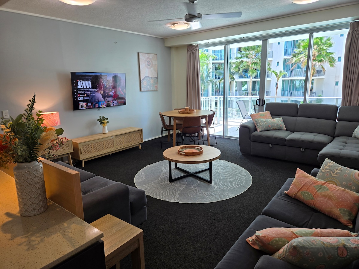 Popular Airbnb listing: Cairns Reefside Retreats - 1 BR Private Apartment in Cairns City