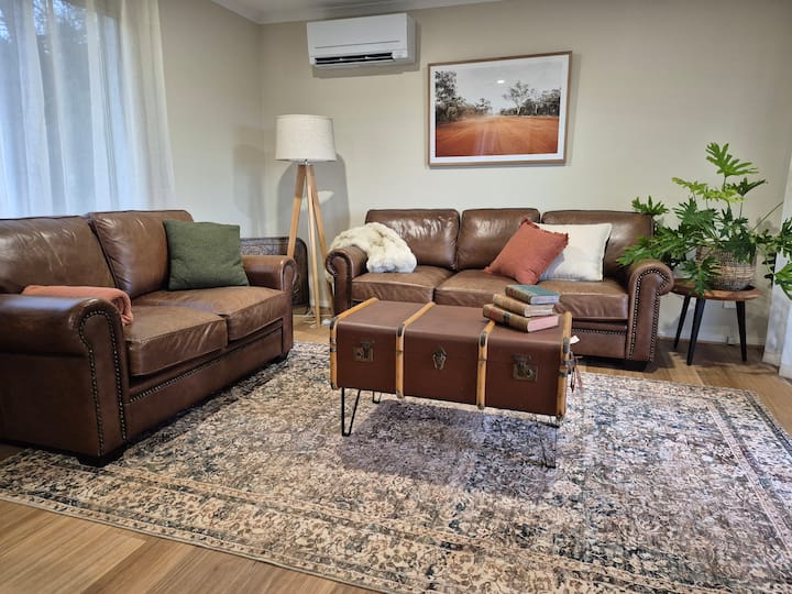 The Cottage-unpack, Unwind, Repeat. Macedon Ranges - Lancefield