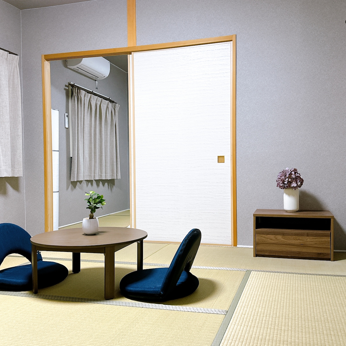 伝統的な和風のリラックススペース、美しいインテリア、豊富なアクセサリー。美しさを重視した客室スタイルは、お客様に最高の滞在体験をお届けします。