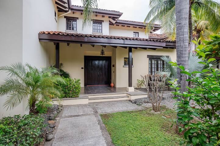 Villa Lima, Comfort in Beach Resort