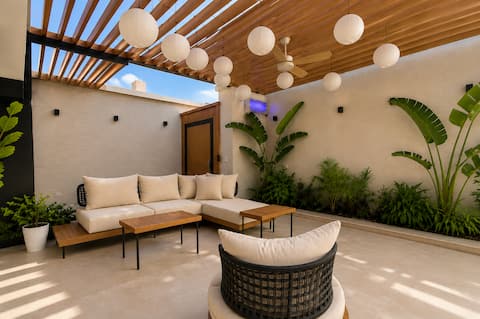 Luxury 3BR + 150m² Private Garden • Rooftop