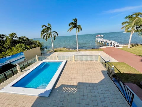 Luxe 4BR Villa Near Airport W Pool,Pier,Sea Front