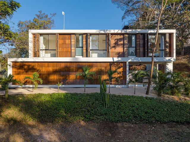 Modern Masterpiece 5 minutes to Playa Conchal
