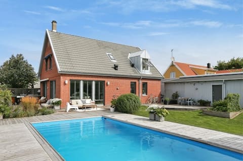 House with a view of nature & sea