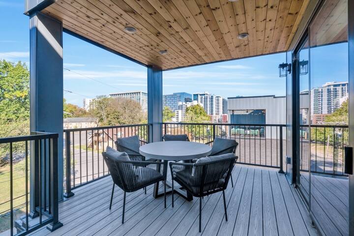 New Music Row Manor w/12 Beds! 7 Mins to Broadway gallery image 2