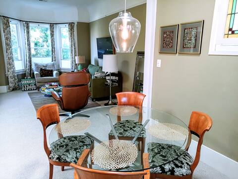 Popular Airbnb listing: Central, light-filled top flat on quiet street in Hayes Valley