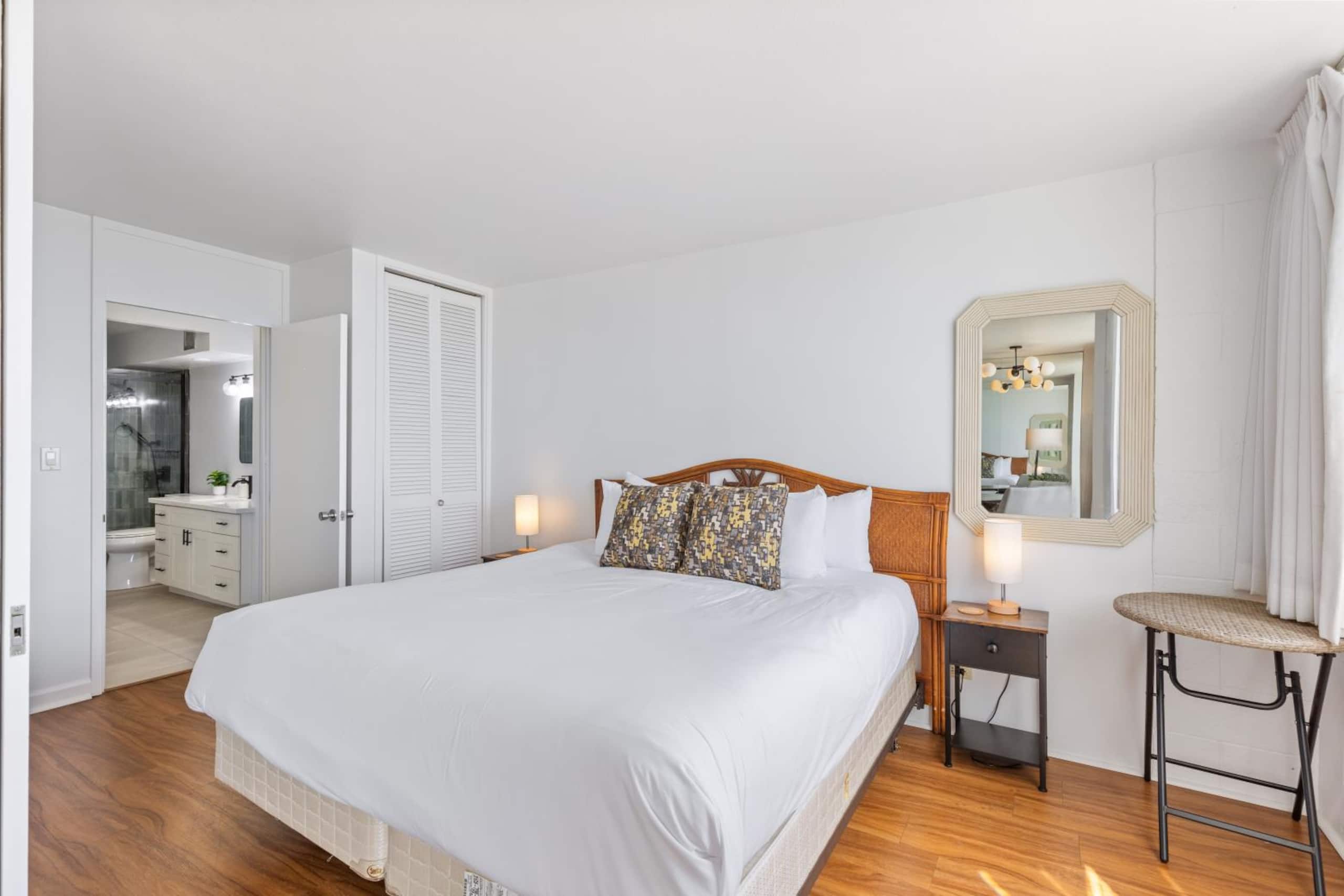 Condo in Honolulu · ★4.84 · 1 bedroom · 2 beds · 1 private bath - Image 13
