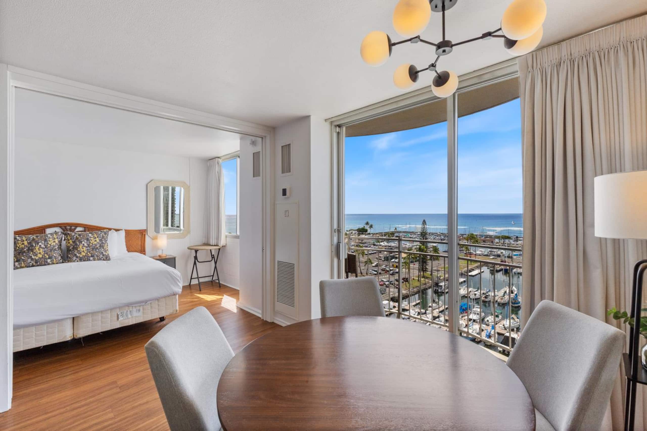 Condo in Honolulu · ★4.84 · 1 bedroom · 2 beds · 1 private bath - Image 6