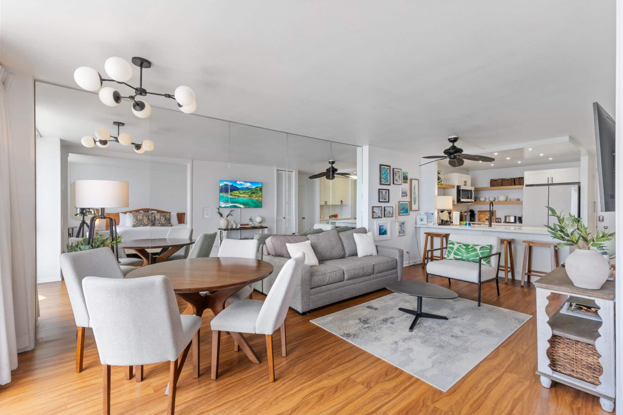 Condo in Honolulu · ★4.84 · 1 bedroom · 2 beds · 1 private bath - Image 4