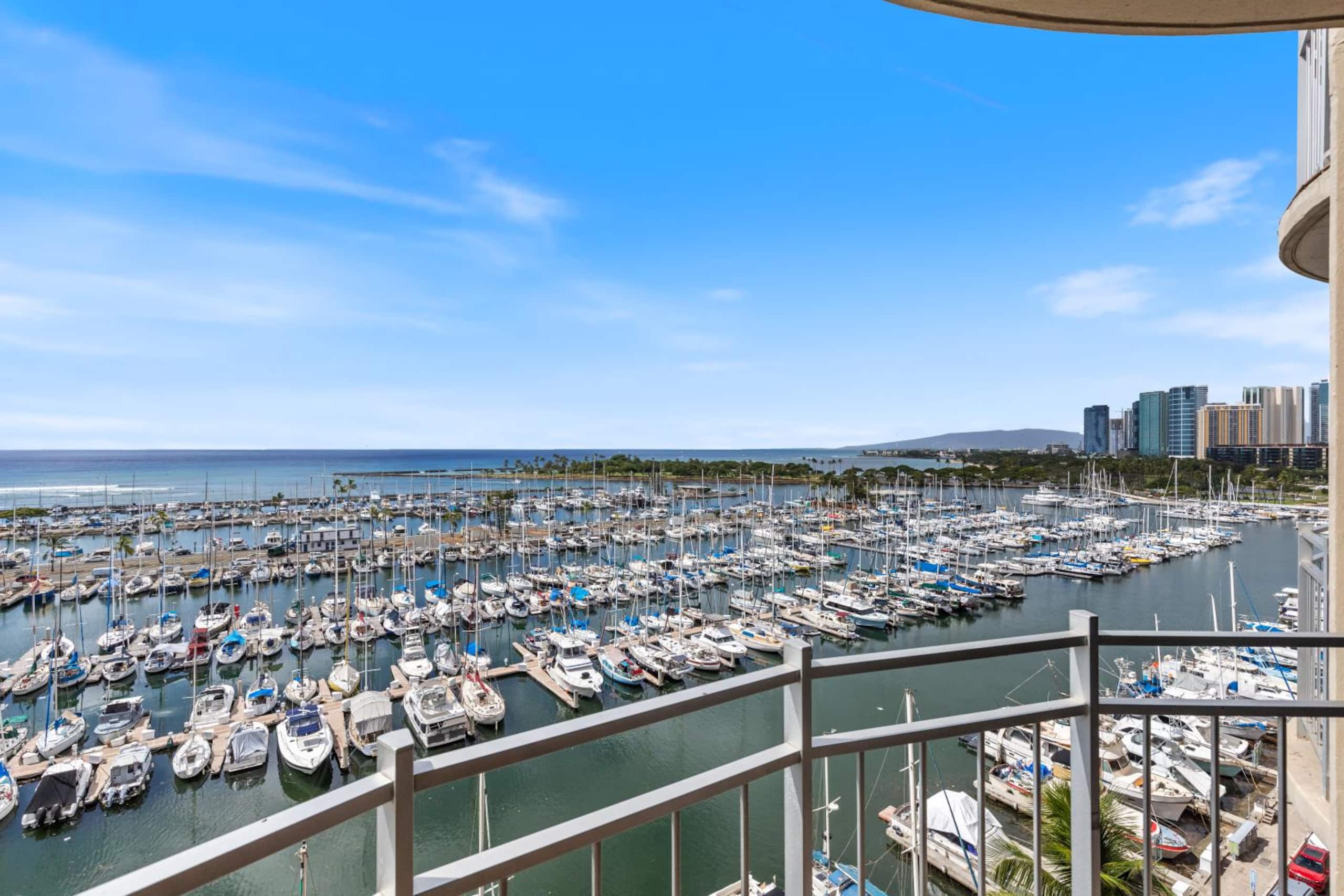 Condo in Honolulu · ★4.84 · 1 bedroom · 2 beds · 1 private bath - Image 19