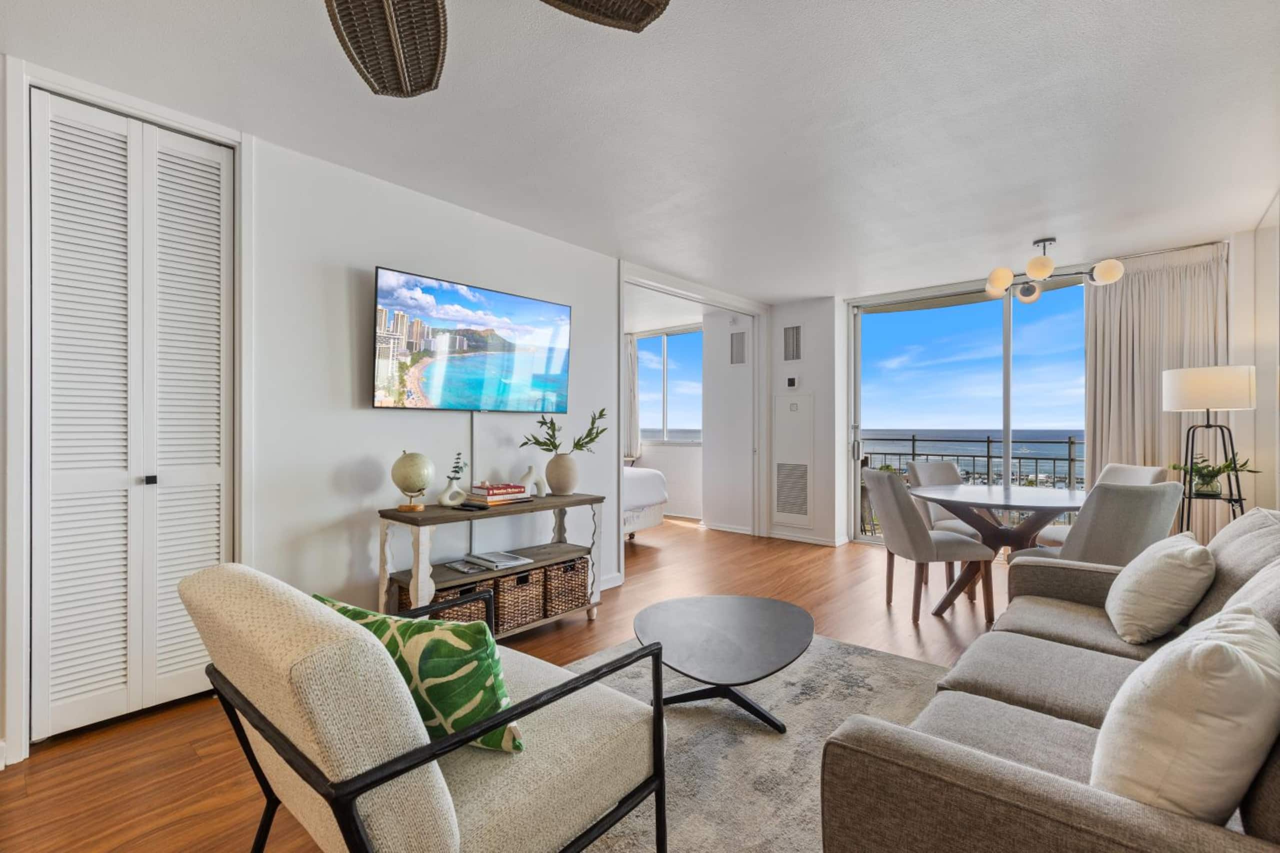 Condo in Honolulu · ★4.84 · 1 bedroom · 2 beds · 1 private bath - Image 2
