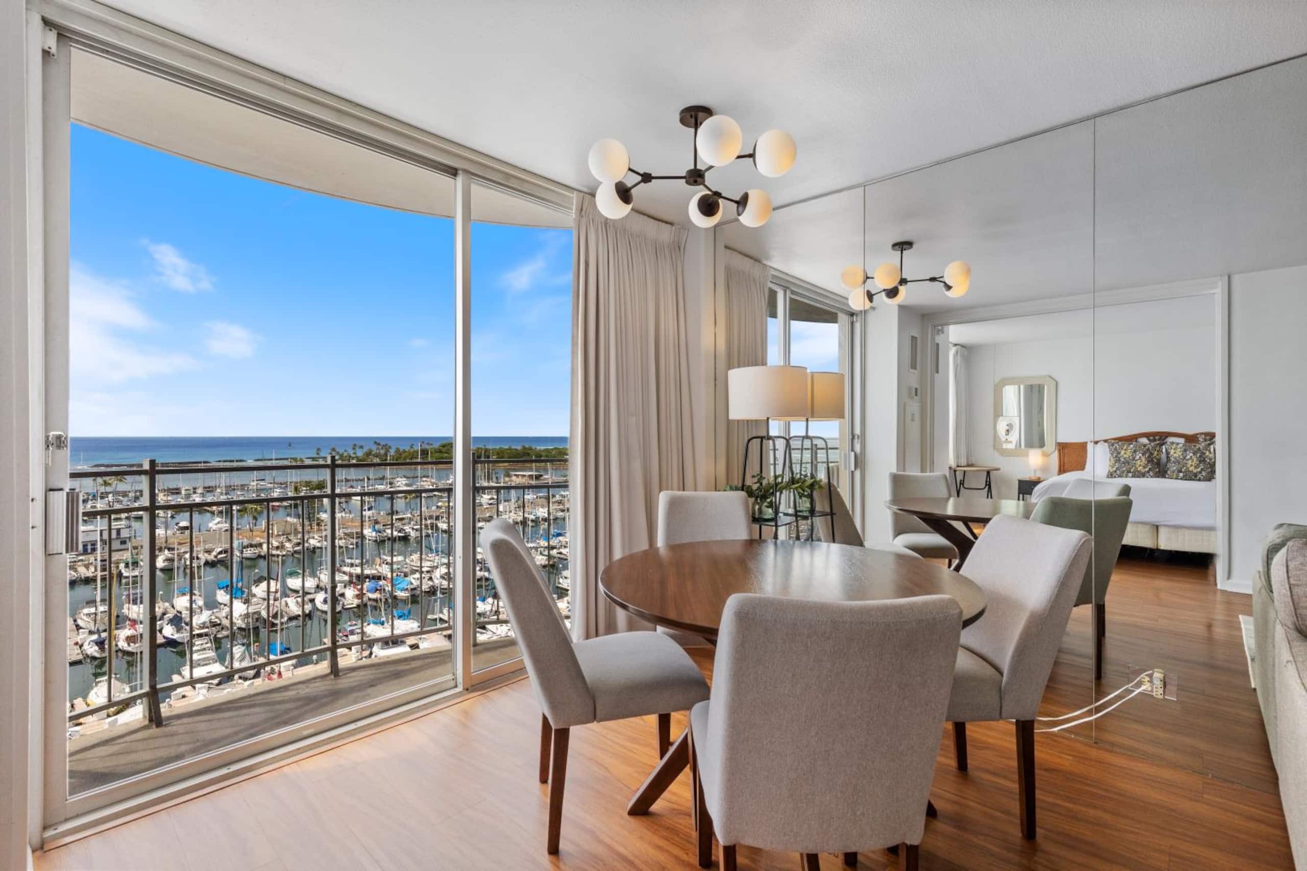 Condo in Honolulu · ★4.84 · 1 bedroom · 2 beds · 1 private bath - Image 5