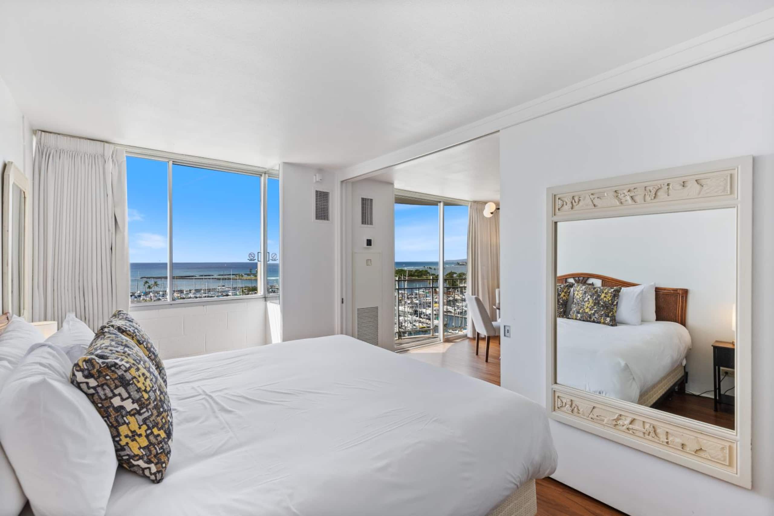 Condo in Honolulu · ★4.84 · 1 bedroom · 2 beds · 1 private bath - Image 11