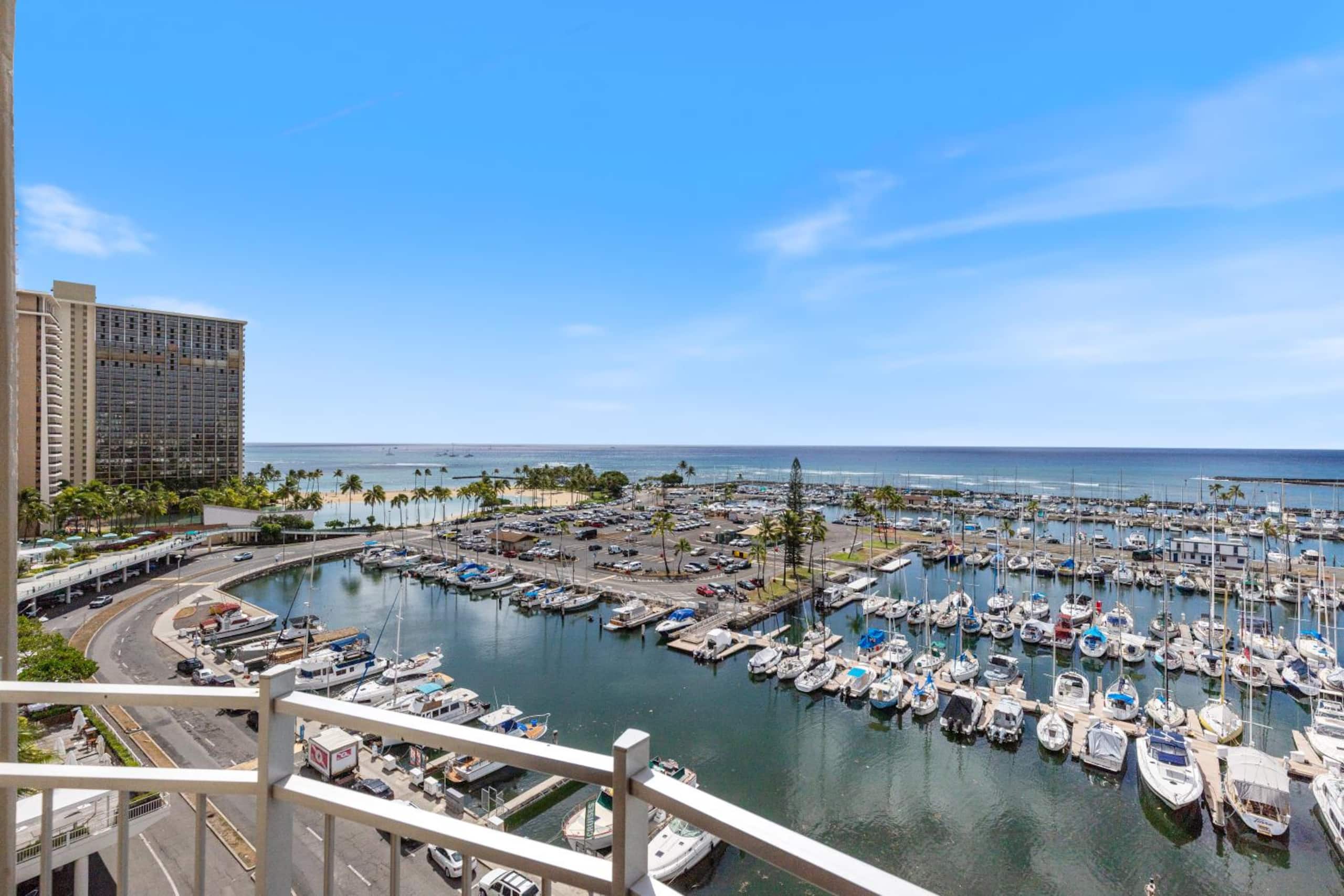 Condo in Honolulu · ★4.84 · 1 bedroom · 2 beds · 1 private bath - Image 21
