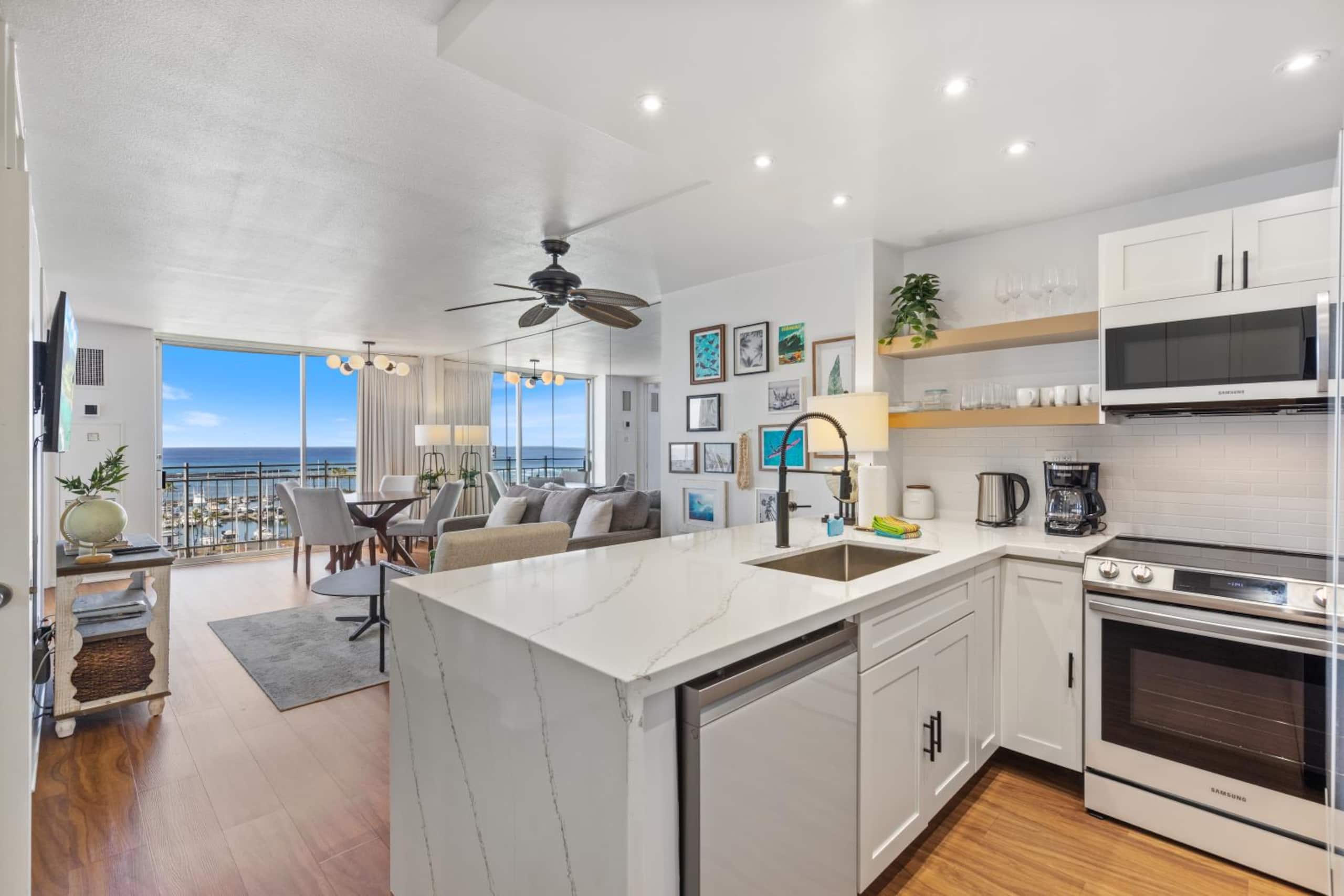 Condo in Honolulu · ★4.84 · 1 bedroom · 2 beds · 1 private bath - Image 7