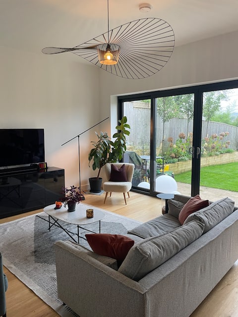 Spacious house with beautiful views near Bath