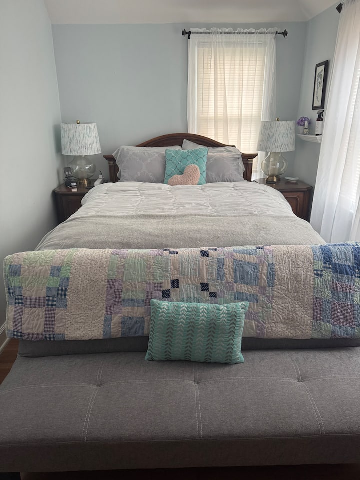 חדר שינה 2 - מיטת קווין סייז ופוטון קטן