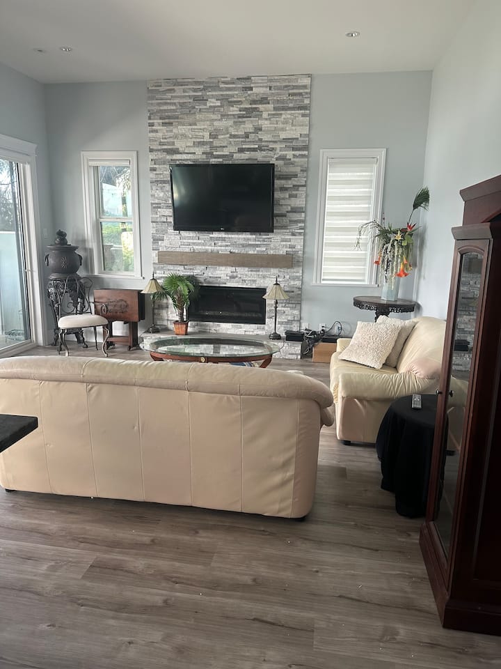 Private Breathtaking Waterview - 2 Bedroom - Port Moody