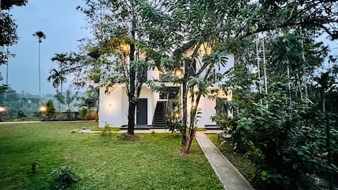 Entire 4 Bed Room Premium Cottage in Kalpetta