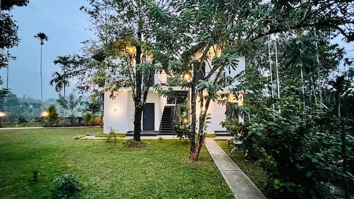 Entire 4 Bed Room Premium Cottage in Kalpetta