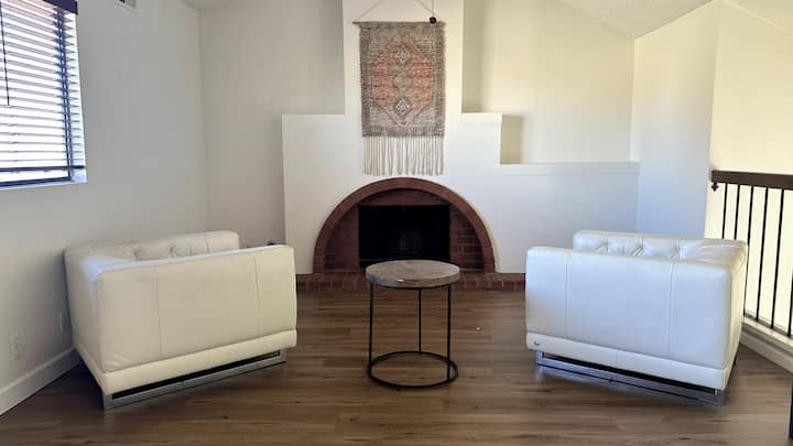 Cozy 3br & Loft Near Palmdale Hospital - 棕櫚谷