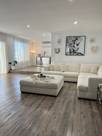 Oceanside Mansion with Luxury Pool gallery image 2