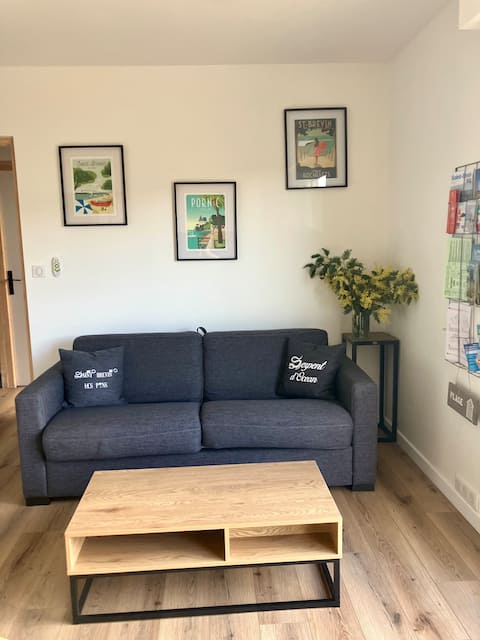 Popular Airbnb listing: Hyper Center-Fiber-Optic-2 Bedrooms-Up to 6 Guests in Saint Brevin Les Pins