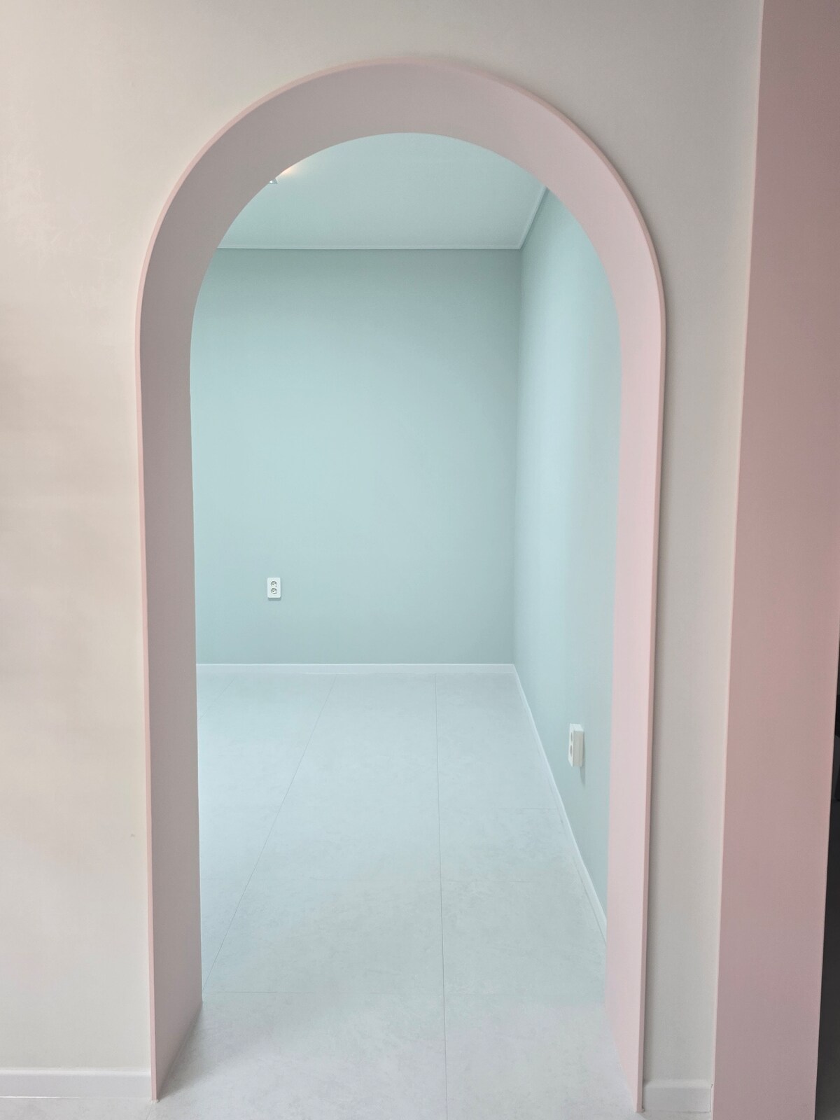 لا يوجد باب إلى الغرفة