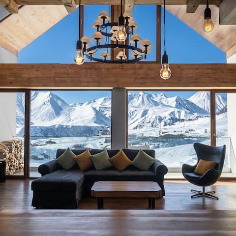 Mountain-view duplex with fireplace near lifts
