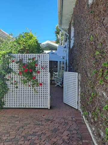 Cosy Cottage in Claremont gallery image 3