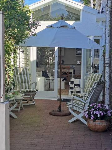 Cosy Cottage in Claremont gallery image 5