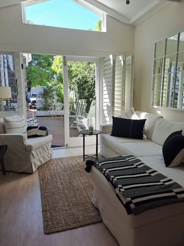 Cosy Cottage in Claremont