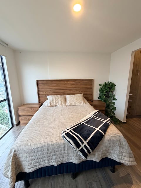 Tower 1 Apartment, steps from the plaza We invoice