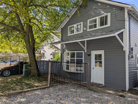 Cozy Cottage By the Beach