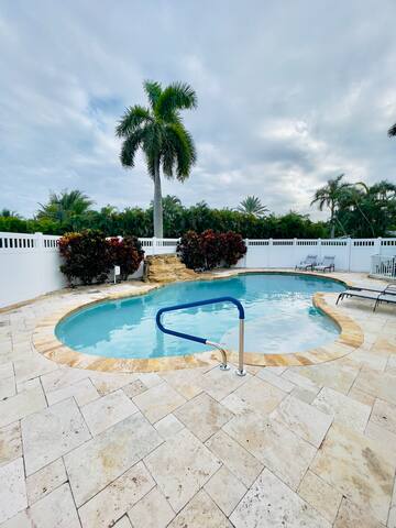 Mother of Pearl Luxury Home gallery image 5