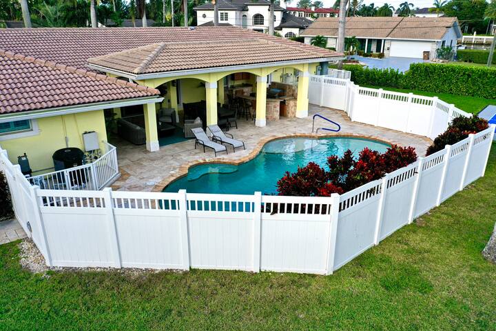 Mother of Pearl Luxury Home gallery image 4