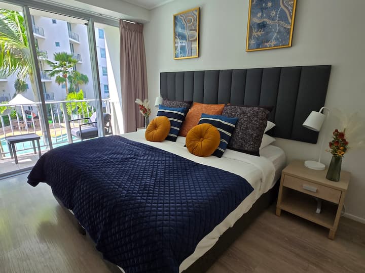 Las camas se pueden configurar como una cama tamaño king o como dos camas individuales. Cuéntanos en la reservación si necesitas solteros; de lo contrario, los arreglaremos como una cama tamaño king.