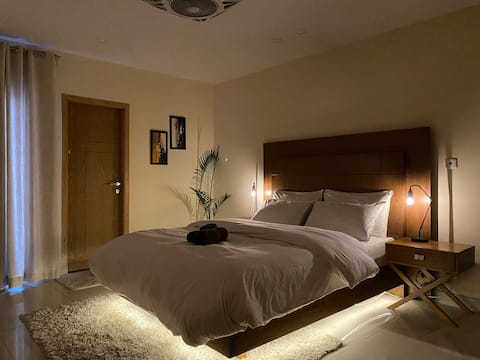 SkyLuxe Suite | Pool | Self Checkin | Power Backup