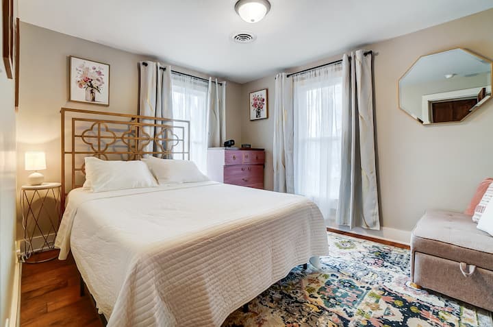 Upstairs bedroom with single pull out sofa-bed